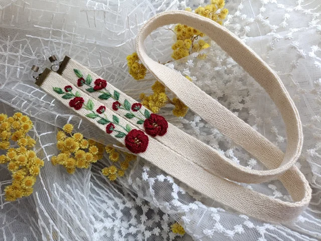 بند عینک گلدوزی شده